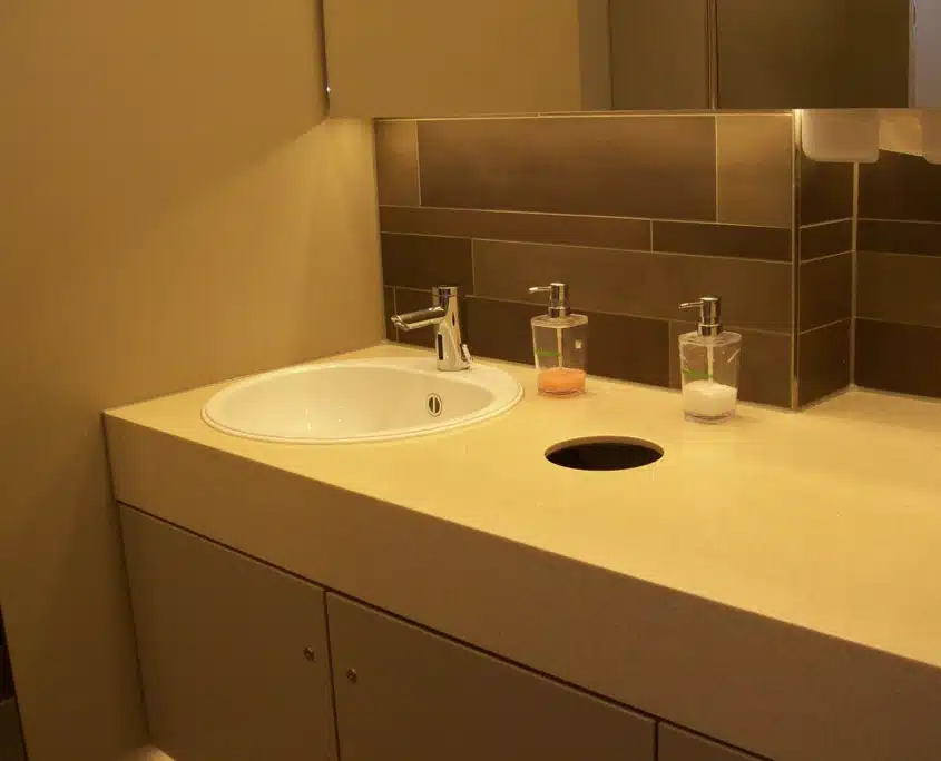 Badmöbel im neu gestalteten Badezimmer